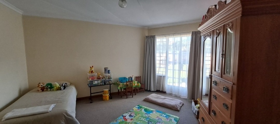 4 Bedroom Property for Sale in Van Riebeeck Hoogte Eastern Cape